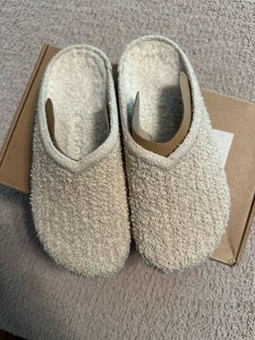 THE COZY CLOG HONEYBUN BOUCLE size 6